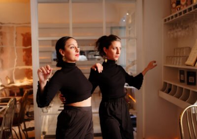 Natalia Puccioni y acompañante bailando tango